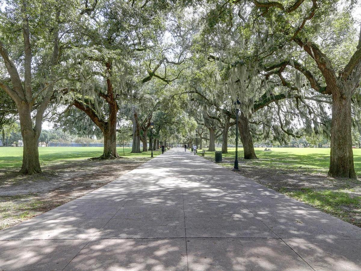 Broughton Deco Carriage Apartment Savannah Exterior photo