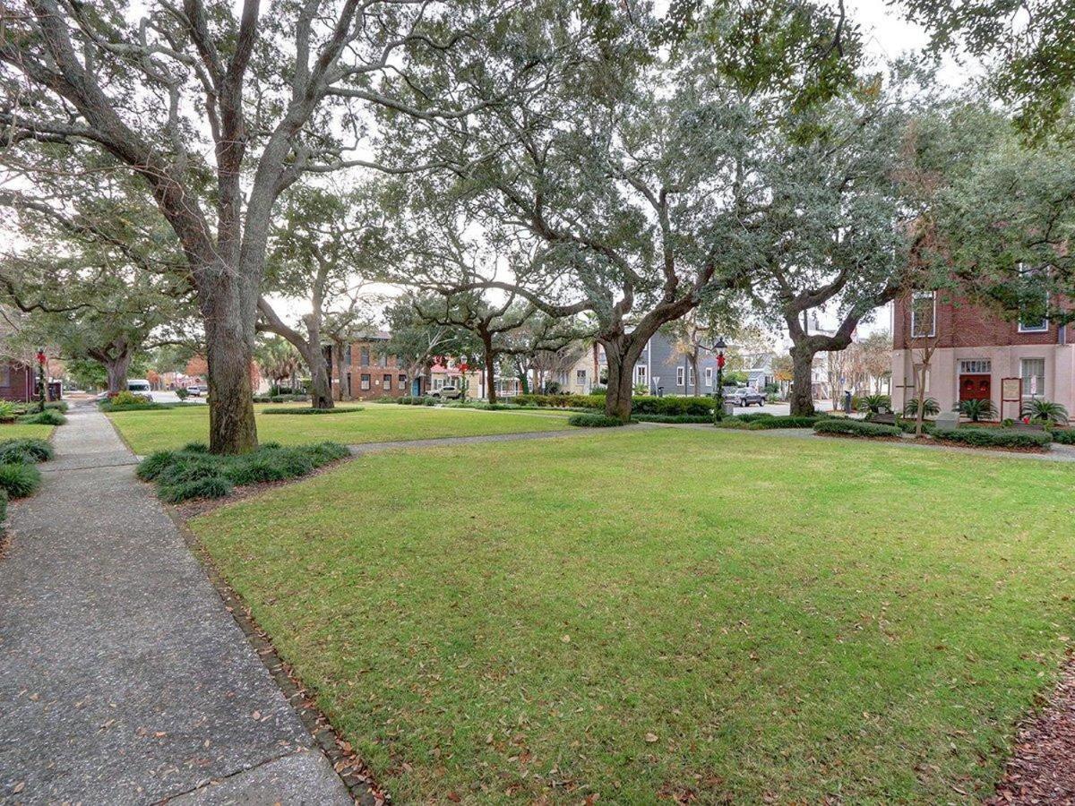 Broughton Deco Carriage Apartment Savannah Exterior photo